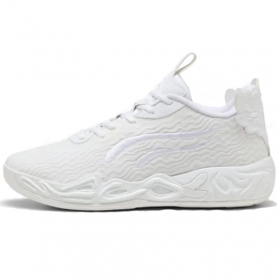 Puma MB.04 Low Ice White i gruppen BASKETSKOR / Herr hos 2WIN BASKETBUTIK (31131901)