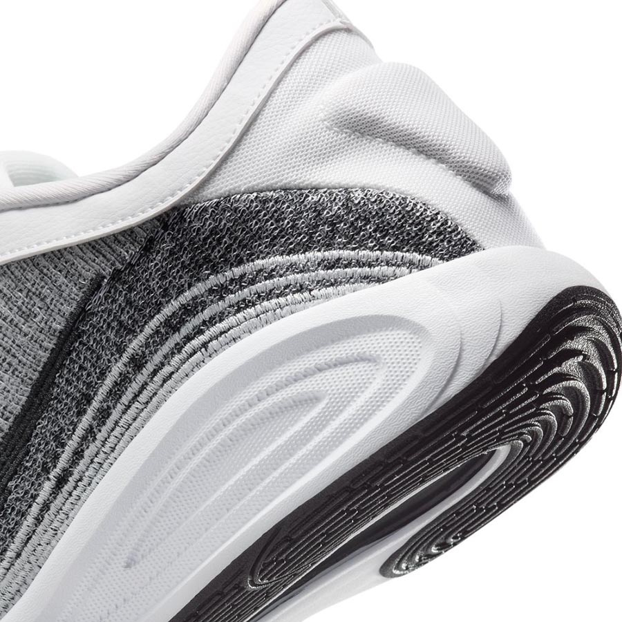 Nike G.T. Hustle Academy