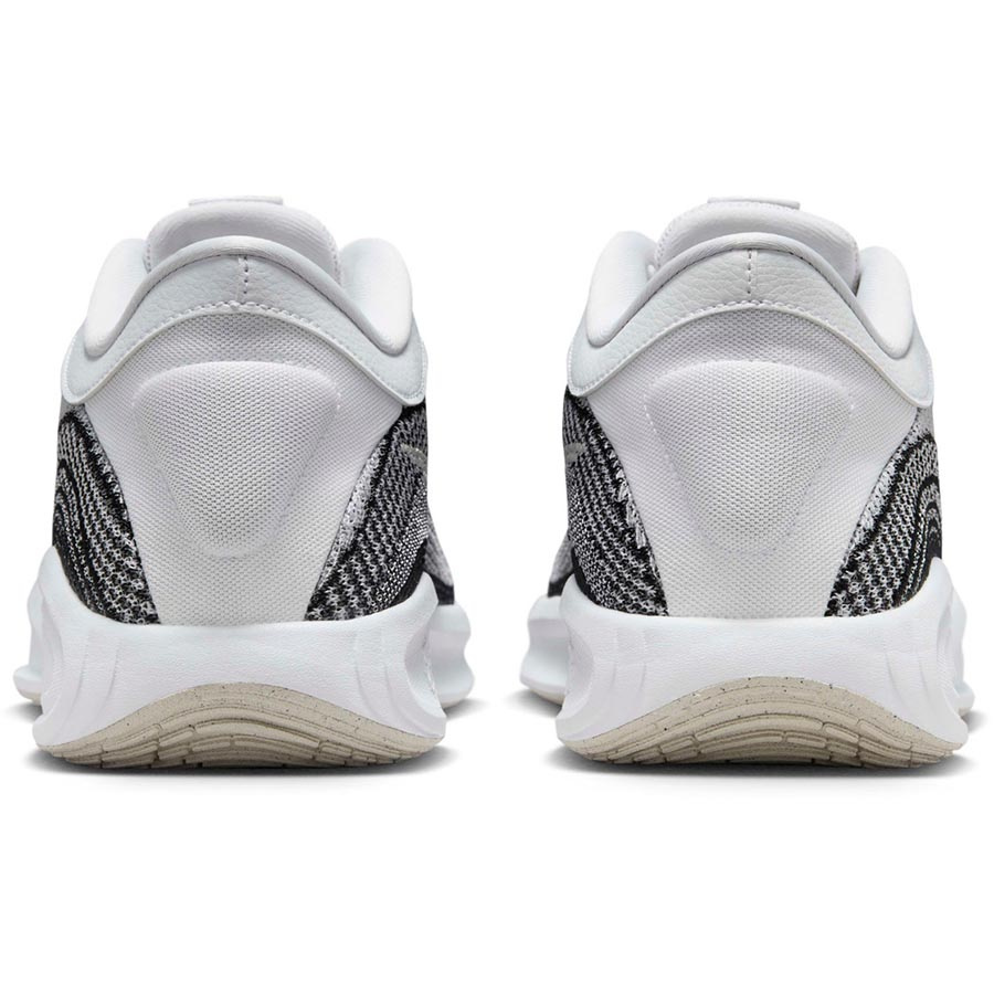 Nike G.T. Hustle Academy